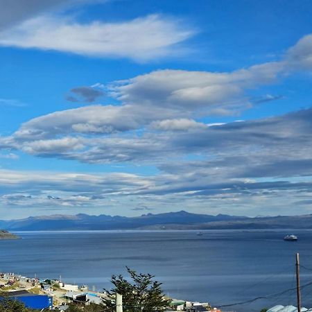 Dpto Amplio Con Vista A La Bahia Ushuaia Exterior foto